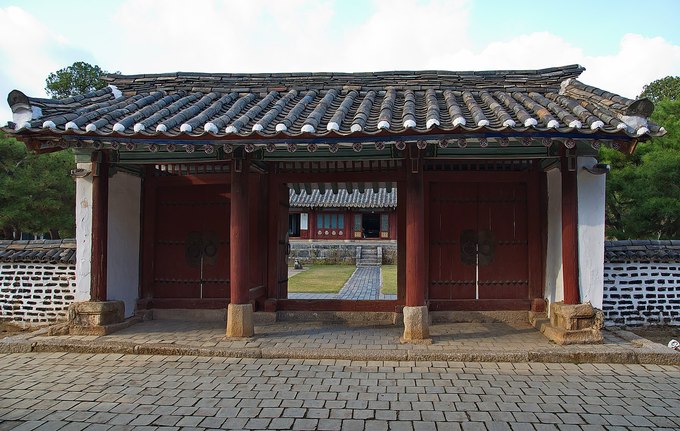 Vùng Kaesong từng là kinh đô của Vương quốc Koryo cách đây 500 năm trước. Nơi đây nổi tiếng với bảo tàng Koryo lưu giữ nhiều hiện vật có niên đại từ thế kỷ thứ 11. Ảnh: Uwe Brodrecht.