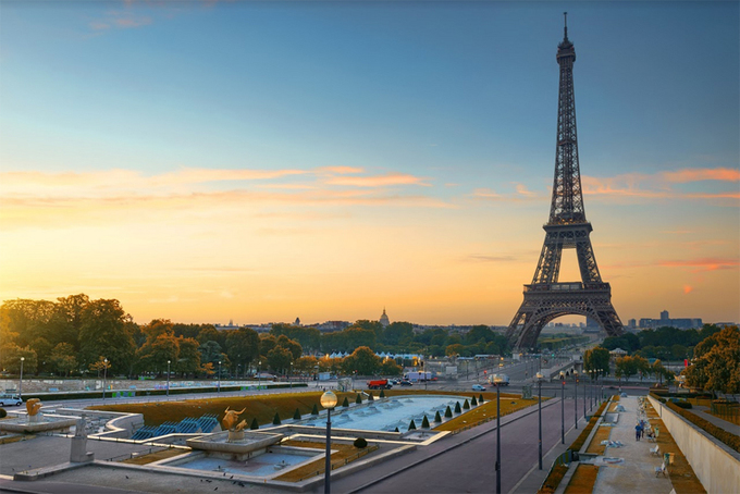 Ngoài ra, du khách cũng không nên bỏ qua những điểm đến quen thuộc như tháp Eiffel, Khải Hoàn Môn... Ảnh: Tugo.