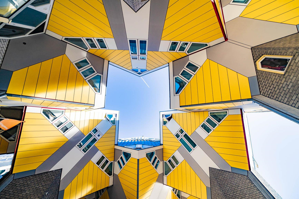 Khu căn hộ Cube house là biểu tượng độc đáo của Rotterdam với màu sắc sặc sỡ, hình khối độc đáo. Ngoài ra, Rotterdam cũng có nhiều khu hay ho như tổ hợp ăn uống, thời trang trong các nhà kho cũ được tái sử dụng, những bến tàu được trưng dụng làm nhà hàng.