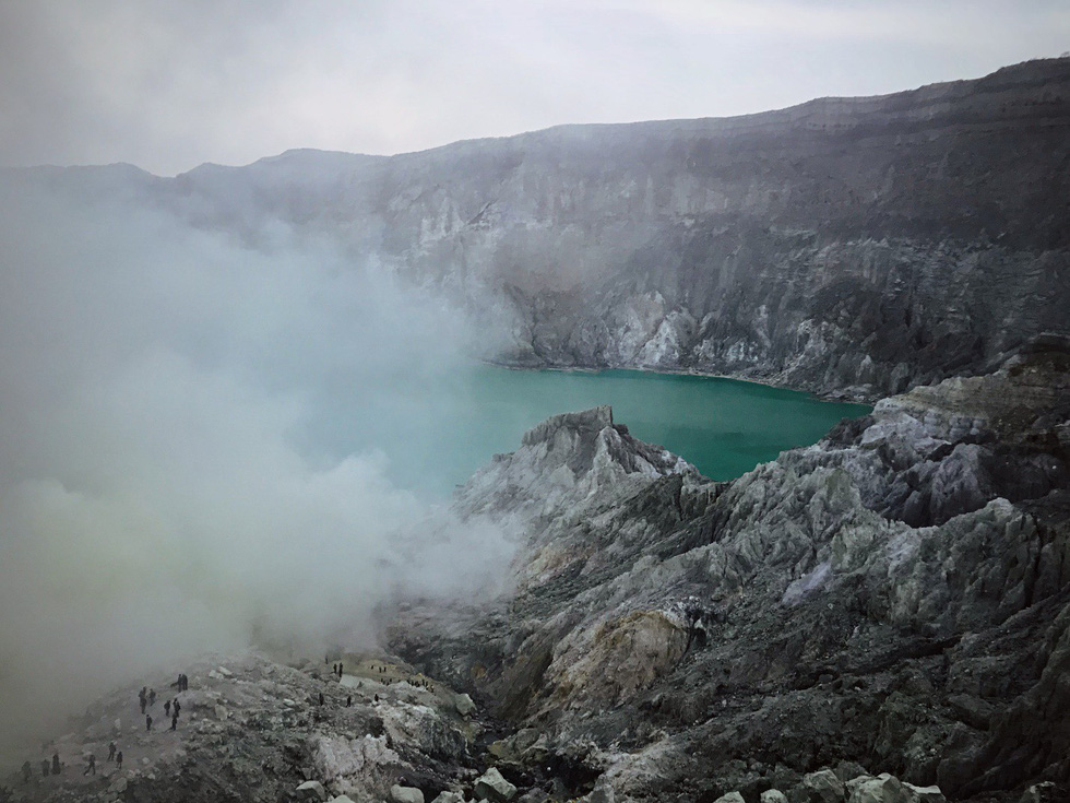 Hồ Sulfur là điểm đến khó quên trong hành trình khám phá Bromo - Ảnh: NGÔ HOÀNG ANH