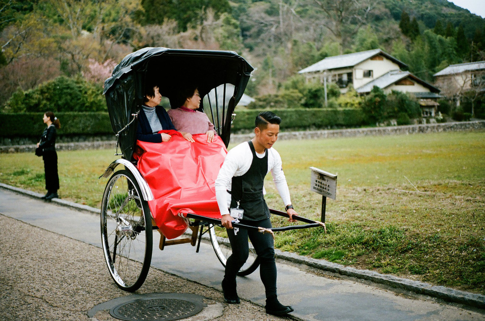 Người phu kéo xe ở Kyoto - Ảnh: ĐĂNG TRÌNH