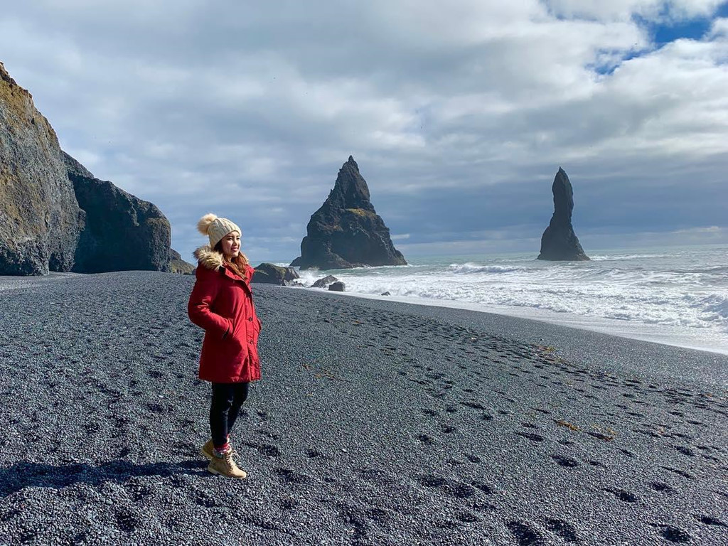 Nằm ở miền nam Iceland, cách thủ đô Reykjavik 177 km, bãi cát đen nổi tiếng này được bao quanh bởi các cao nguyên hùng vĩ, các vách đá dựng đứng và những vòm đá bazan huyền bí. Năm 1991, kênh truyền hình nổi tiếng National Geographic đã bình chọn Reynisfjara là một trong 10 bãi biển phi nhiệt đới đáng tham quan nhất hành tinh. Ảnh: Valerieteo.