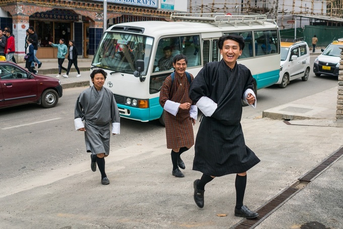 Từng là quốc gia bí ẩn trước năm 1974Trước năm 1960, Bhutan không có đường, ôtô, điện thoại, điện hay Internet. Đến năm 1974, Bhutan mới cho phép truyền thông quốc tế đưa tin về sự kiện đăng quang của quốc vương lúc bấy giờ. Từ đó, các khách sạn được xây dựng để chào đón khách nước ngoài và tivi xuất hiện ở quốc gia hạnh phúc vào những năm 1990. Ảnh: Lost With Purpose.