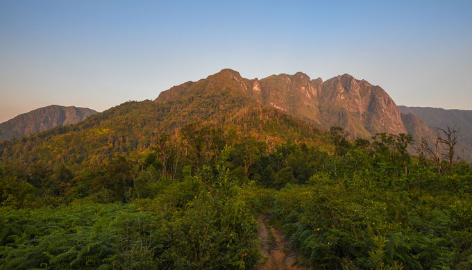 Ngoài chinh phục nóc nhà Đông Dương ở độ cao 3.143 m, nhiều đoàn leo núi còn lựa chọn các đỉnh cao khác ở tỉnh Lào Cai, Lai Châu như Pu Ta Leng (3.096 m), Pusilung (3.083 m) hay Bạch Mộc Lương Tử (3.046 m).Bạch Mộc Lương Tử còn có tên là Đỉnh Kỳ Quan San, thuộc địa phận xã Sàng Ma Sáo, huyện Bát Xát, Lào Cai, được cho là cao thứ 4 Việt Nam và khó tiếp cận hơn so với đỉnh Fansipan.