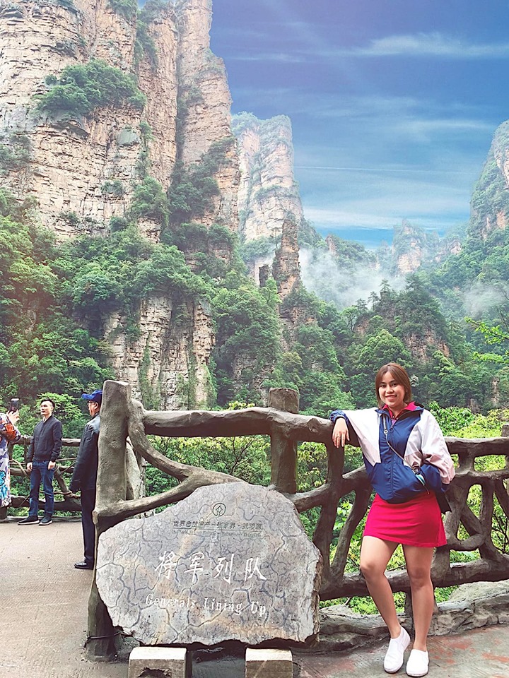 Công viên quốc gia Trương Gia Giới ở Hồ Nam (Trung Quốc)  Đây là nơi góp phần trong bộ phim bom tấn "Avatar" với các cột đá sa thạch tự nhiên cao khổng lồ .  Nơi đây cũng đc mệnh danh là chốn bồng lai tiên cảnh của nguời dân TQ