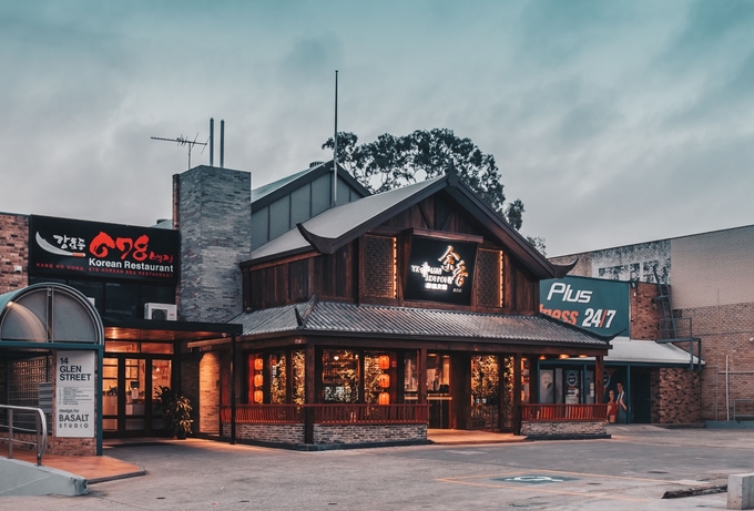 Không quảng bá rầm rộ, tiệm lẩu Yuxiang mini ở Eastwood khá nổi tiếng trong cộng đồng người Hoa sống ở Australia lẫn du khách nước ngoài. Ở đây phục vụ ẩm thực dựa trên văn hóa Ba Thục (hay còn được gọi là văn hóa Trùng Khánh - Tứ Xuyên), trong đó nổi bật nhất là món lẩu Tứ Xuyên trứ danh.