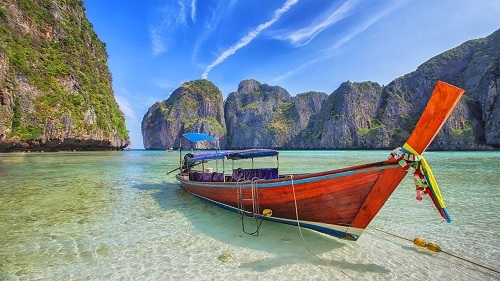 Koh Phi Phi là một trong ba hòn đảo nổi tiếng nhất của Thái Lan. Ảnh: Pinterest.