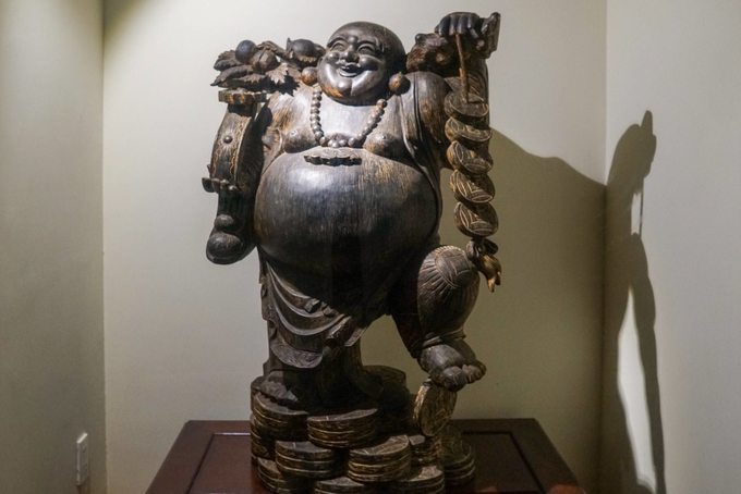 Nhiều tượng Phật, trang sức, đồ dùng... được làm từ trầm hương nguyên khối trưng bày trong bảo tàng.