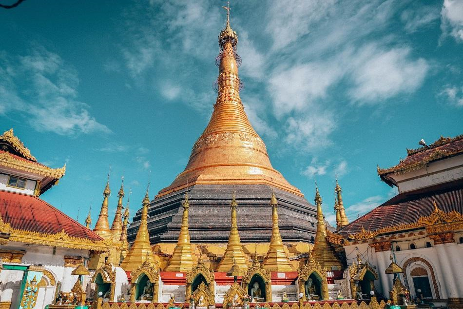 Kyeik Than Lan: Một trong những điểm thu hút hàng đầu ở Mawlamyine, thành phố phía đông nam Myanmar, là chùa Kyeik Than Lan. Ngoài kiến trúc đẹp và bảo tháp dát vàng ấn tượng, ngôi chùa này còn sở hữu cảnh quan ấn tượng. Đây cũng là điểm ngắm hoàng hôn tuyệt nhất ở Mawlamyine.