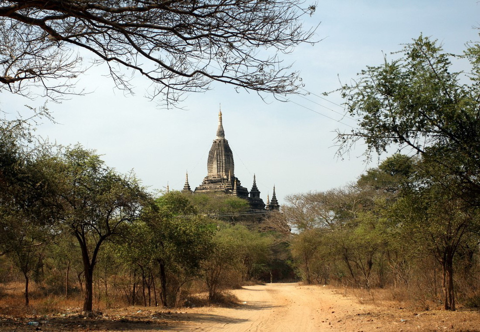 Shwezigon là ngôi chùa được dát vàng đầu tiên và được xem là linh thiêng nhất Myanmar