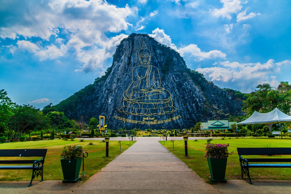 Du lịch Thái Lan không thể quên check - in với núi Phật Vàng Pattaya - Khao Chee Chan - Du Lịch Chất