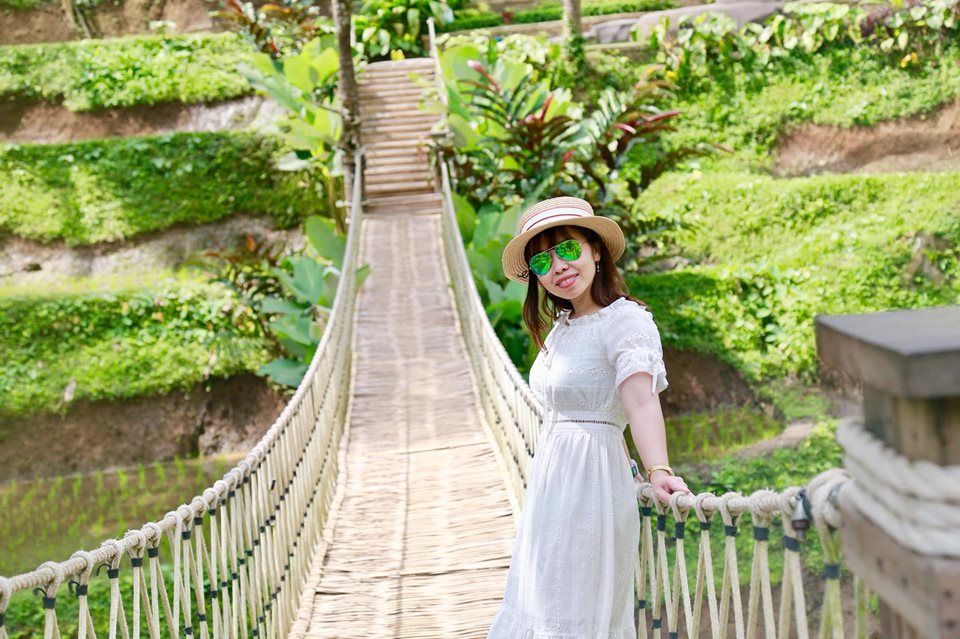 Làng Tegalalang, chụp cảnh với cây cầu treo, xung quanh là ruộng bậc thang